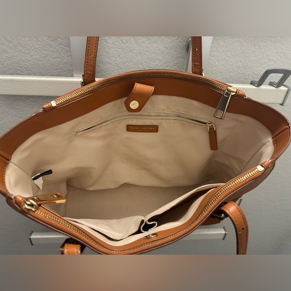 Marc Jacobs Smoked Almond The Commuter Leather Tote Bag - Picture 7 of 11